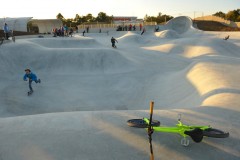 Skateranlage »Im Gefilde« München – hinten rechts die Over Vert Corner
